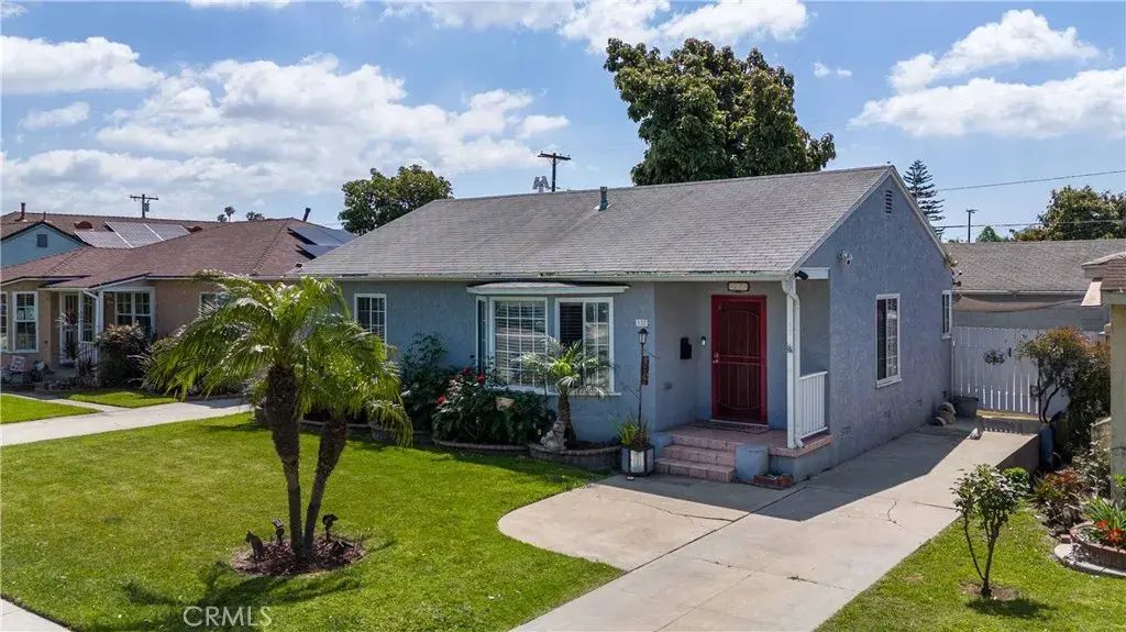 132 West 52nd St, Long Beach