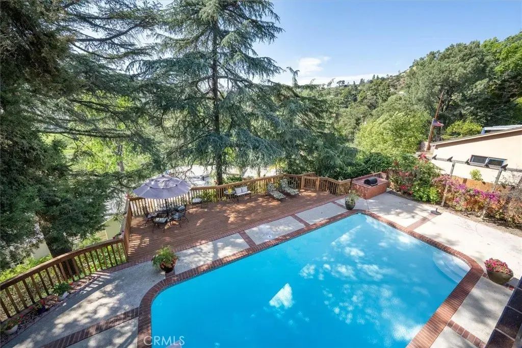 3342 Dunsmere, Glendale