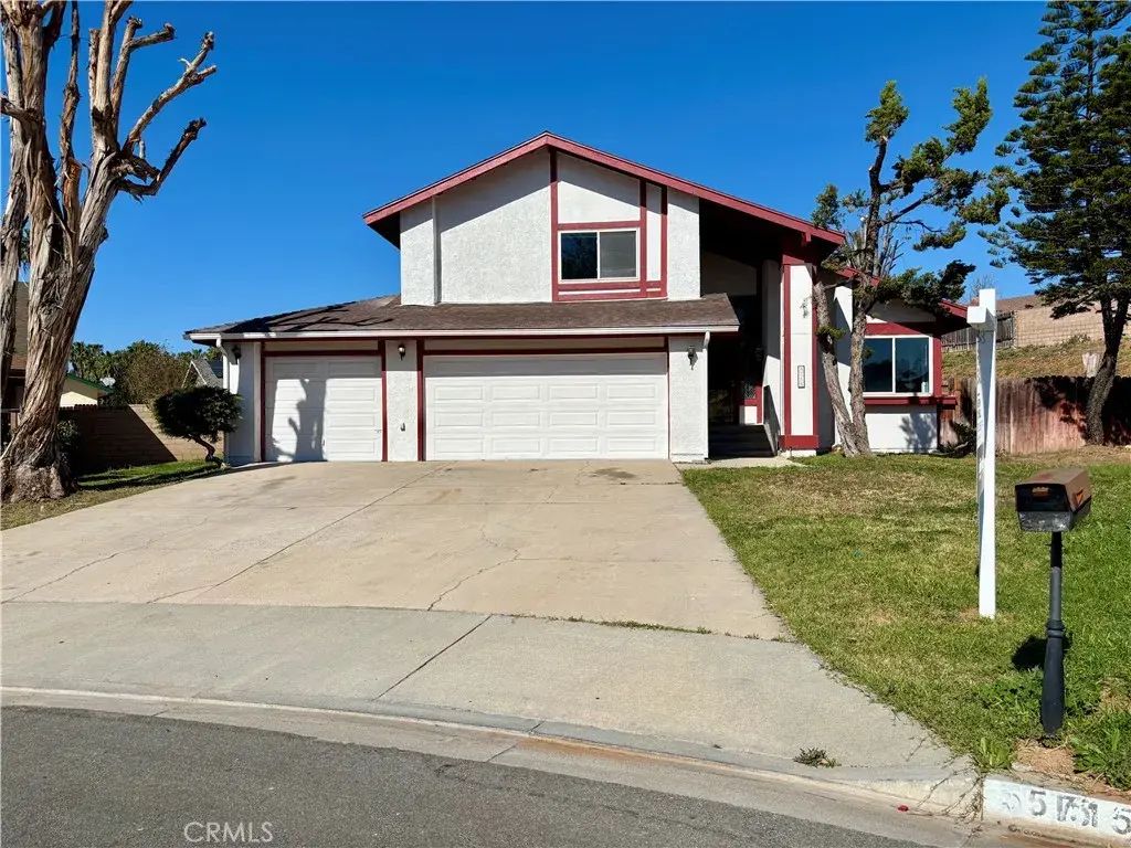5715 Favela, Riverside