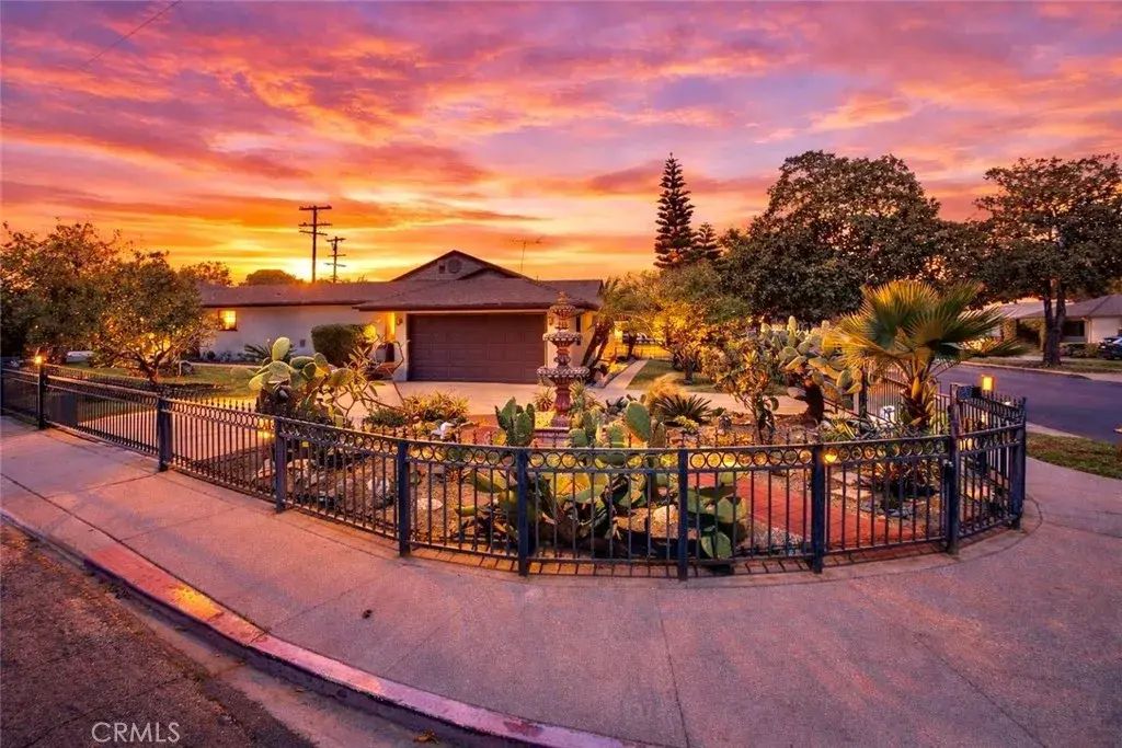 8525 Mcconnell, Los Angeles