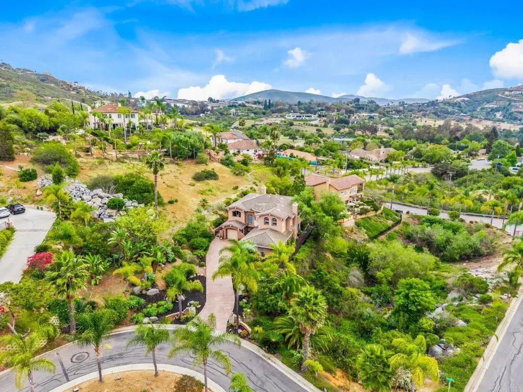 3727 Vista Rim Place, Vista
