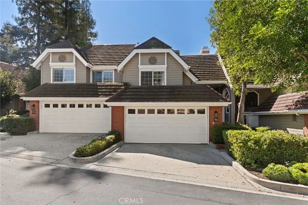 20950 Oxnard, Woodland Hills