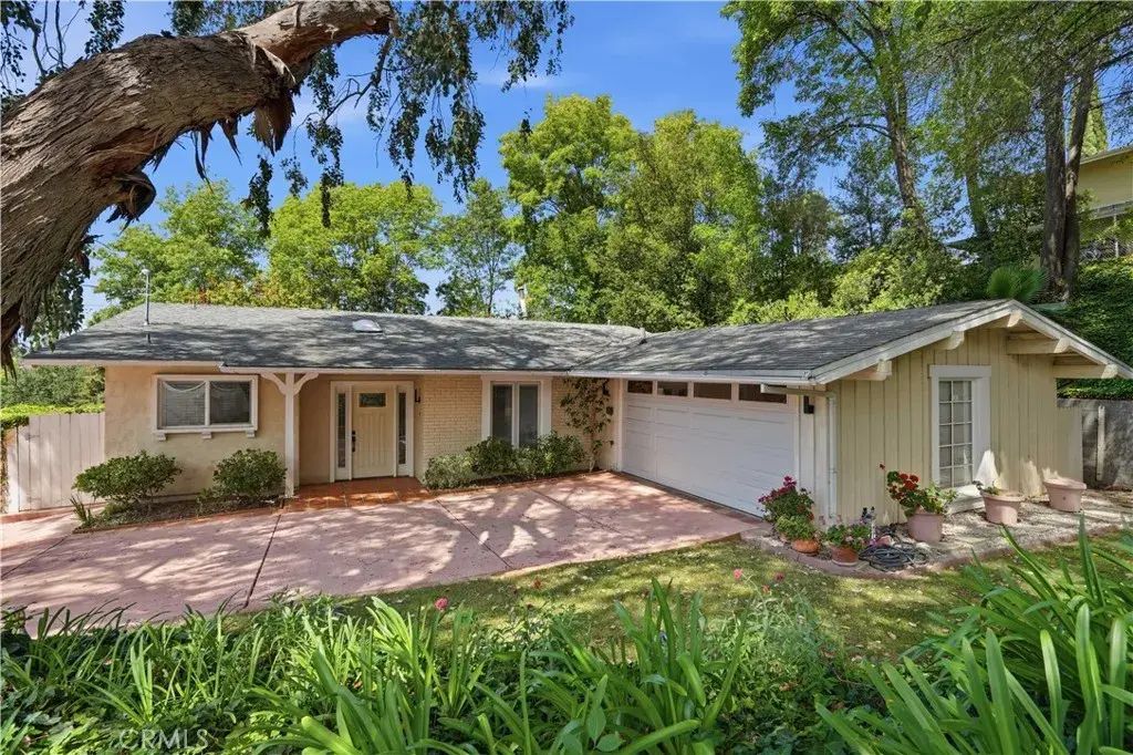 4820 Dunman, Woodland Hills
