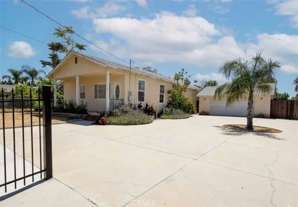 121 E County Line, Calimesa