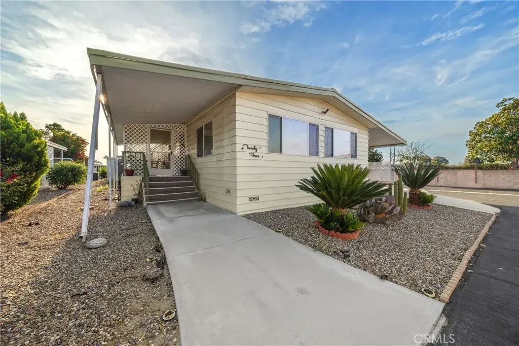 1525 W Oakland 24, Hemet