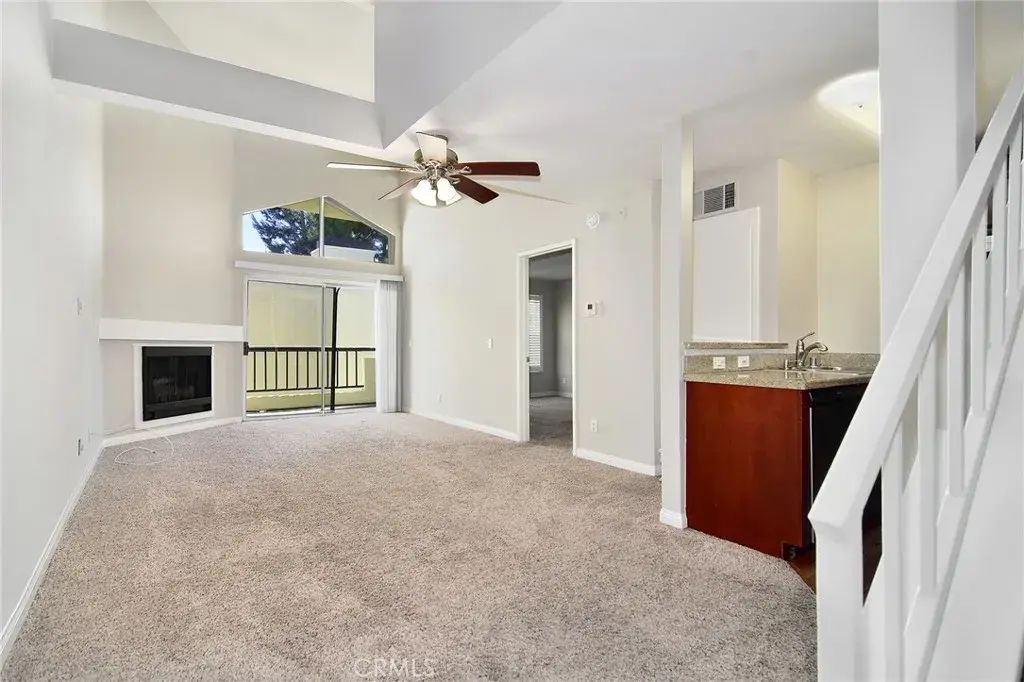 5500 Owensmouth Avenue 311, Woodland Hills