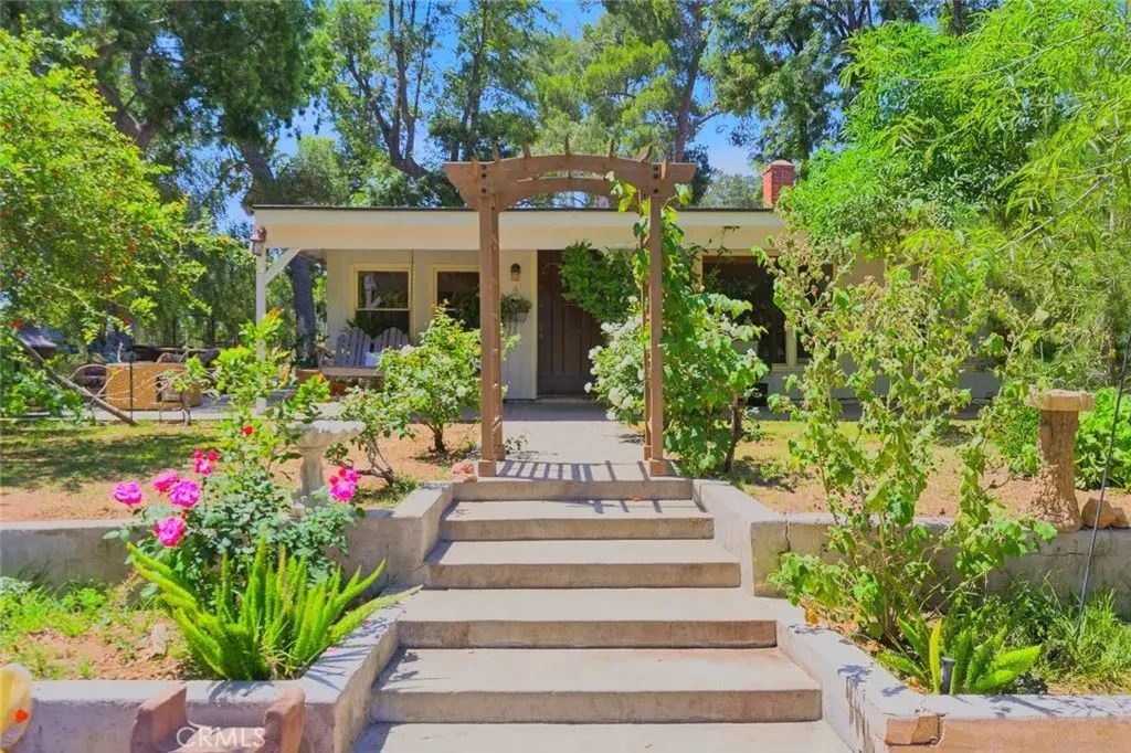 9522 La Canada, Sunland