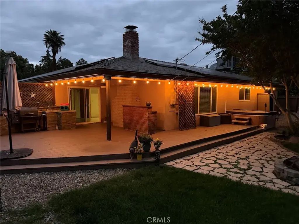 6 Mayfair, Chico