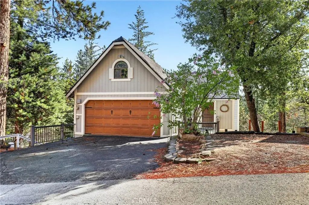 625 San Benito, Lake Arrowhead