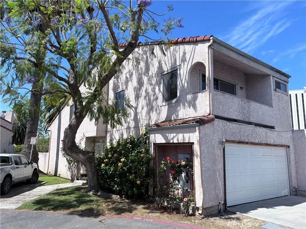 134 Racquet Club, Compton