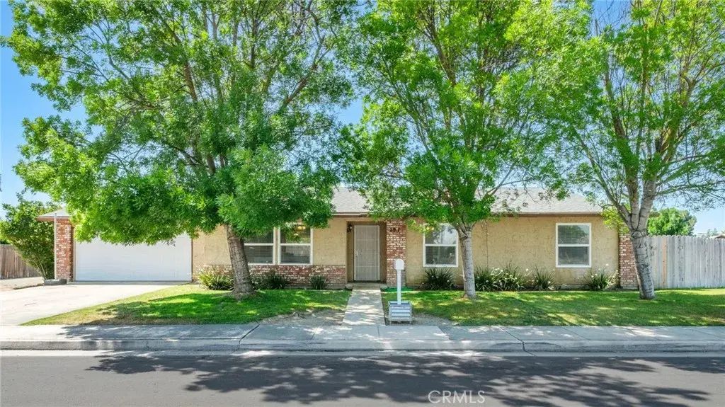 991 7th Avenue Drive, Kingsburg