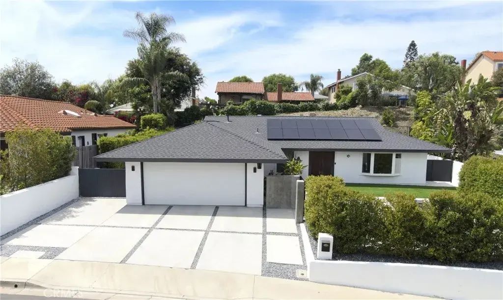 25761 Serenata, Mission Viejo