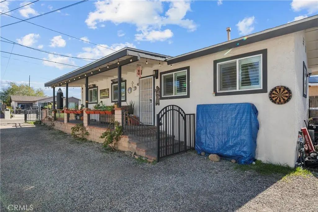 318 Sycamore Street, Santa Paula