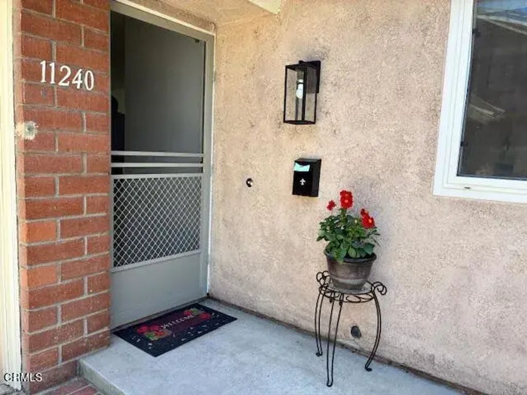 11240 Village 11, Camarillo