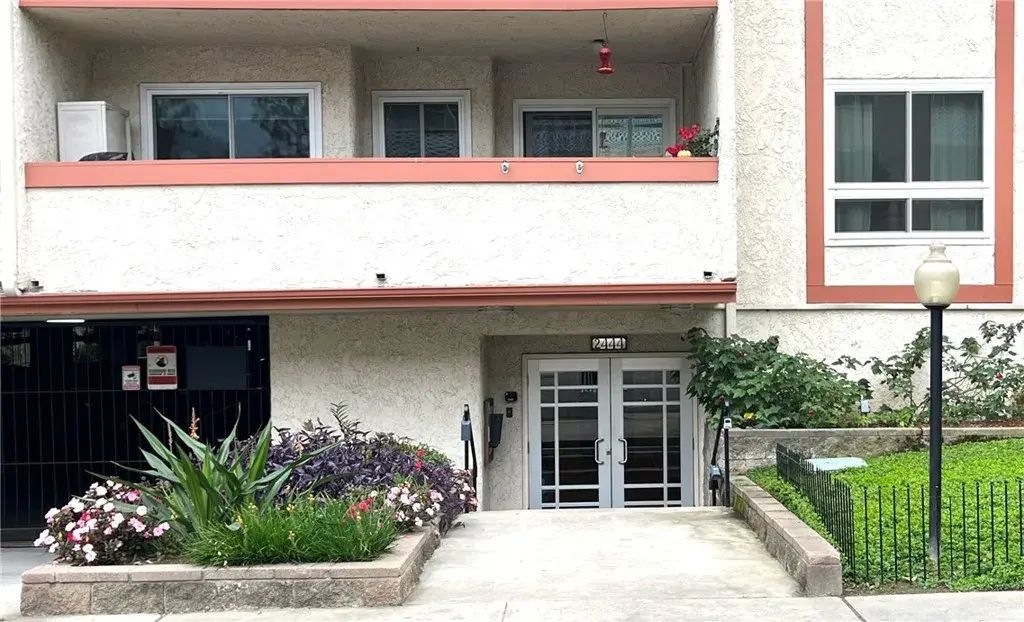 2444 E Del Mar Boulevard 208, Pasadena