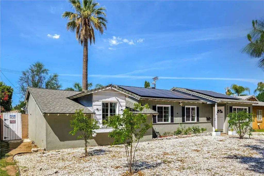 22915 Saticoy Avenue, West Hills