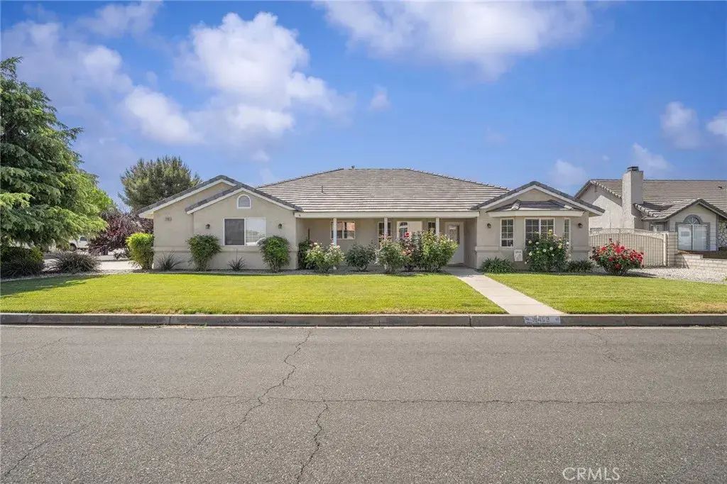 18499 Mountain Meadows, Victorville