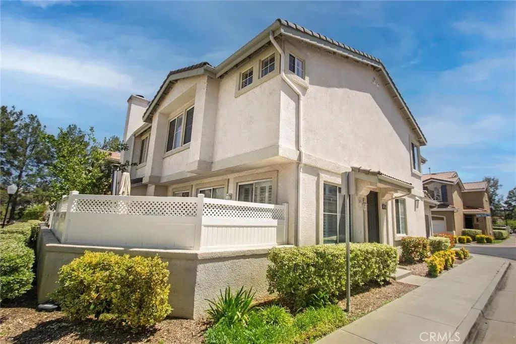 22607 Golden Meadow, Saugus