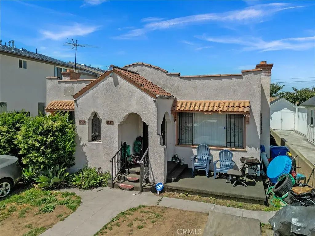 4227 Walton Avenue, Los Angeles