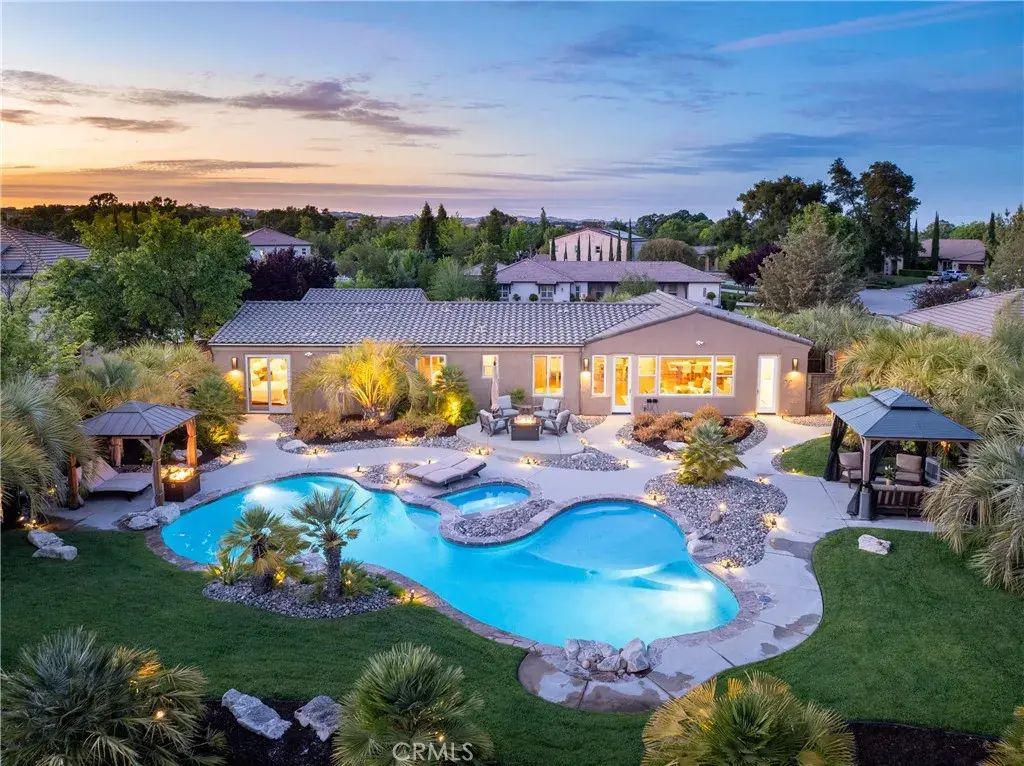1579 Via Rojas, Templeton