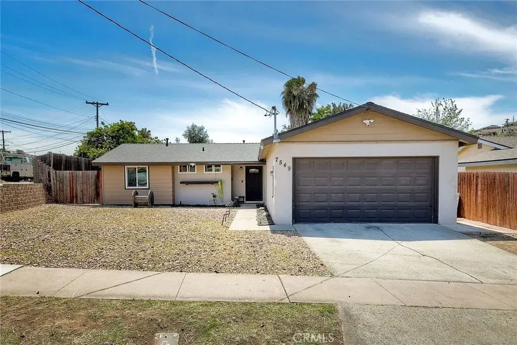 7549 Black Oak, ENCANTO