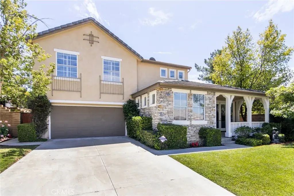21922 Crestline, Saugus