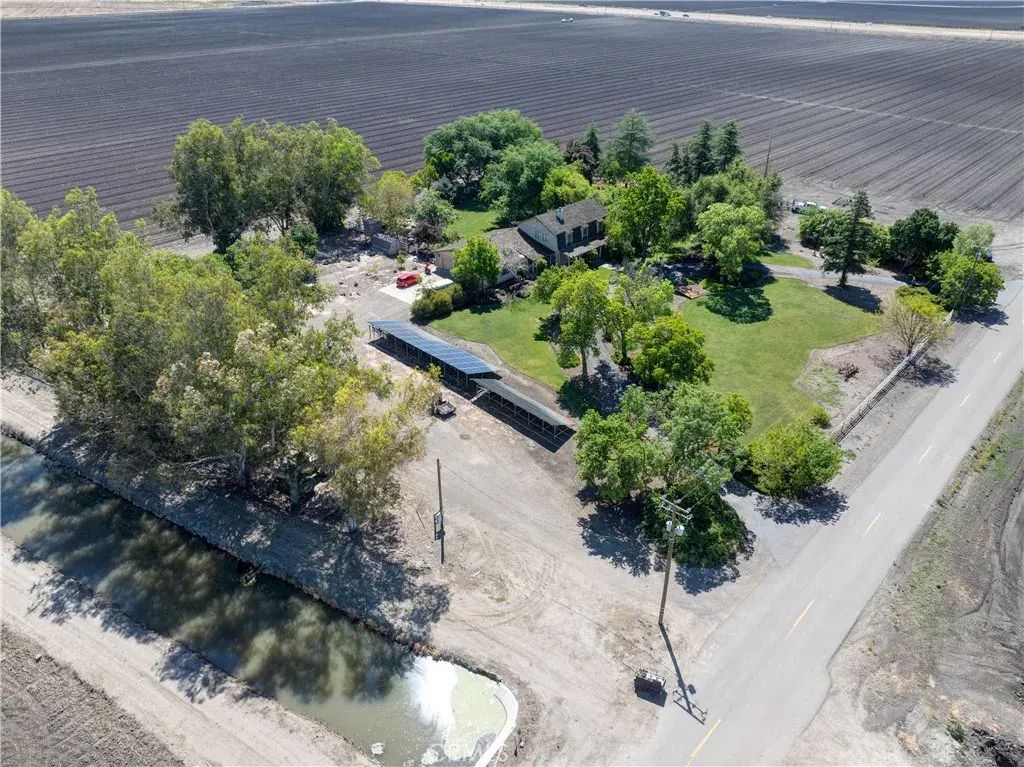 15686 Cozzi Avenue, Dos Palos