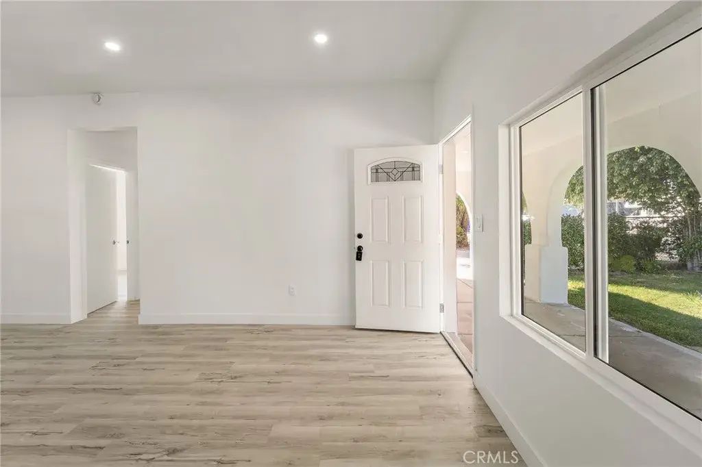 10730 Strathern, Sun Valley