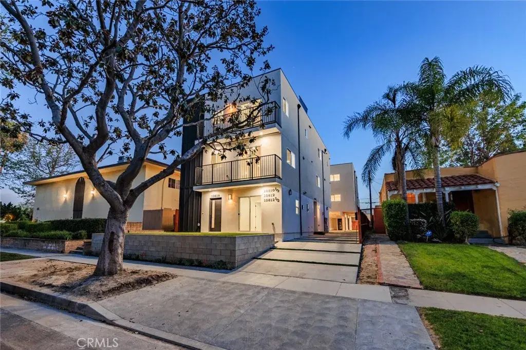 10810 Hesby Street 10810, North Hollywood