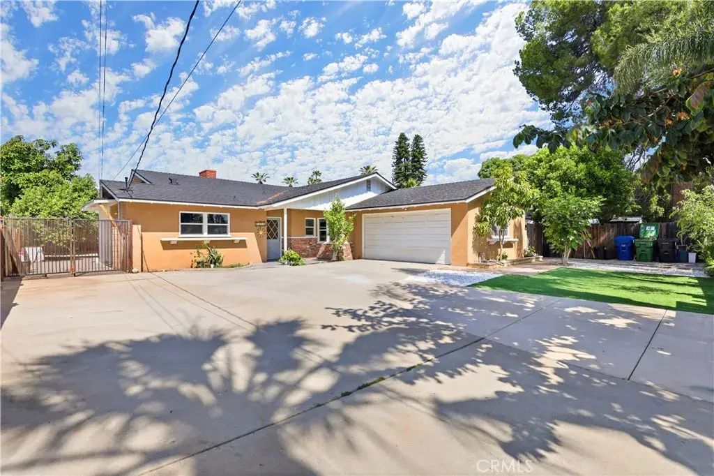 8011 Quartz Avenue, Winnetka