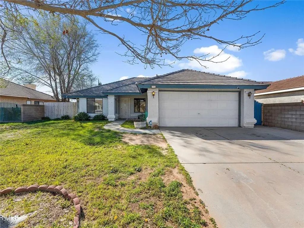 736 E Avenue J6, Lancaster
