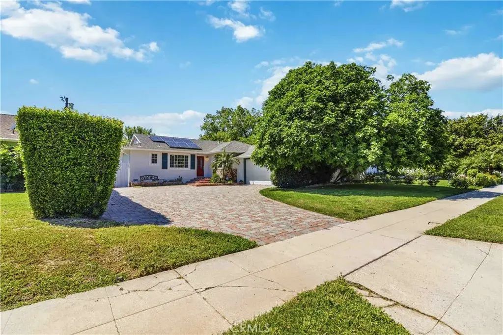 23020 Haynes, West Hills