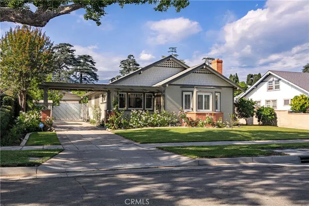 323 E H, Ontario