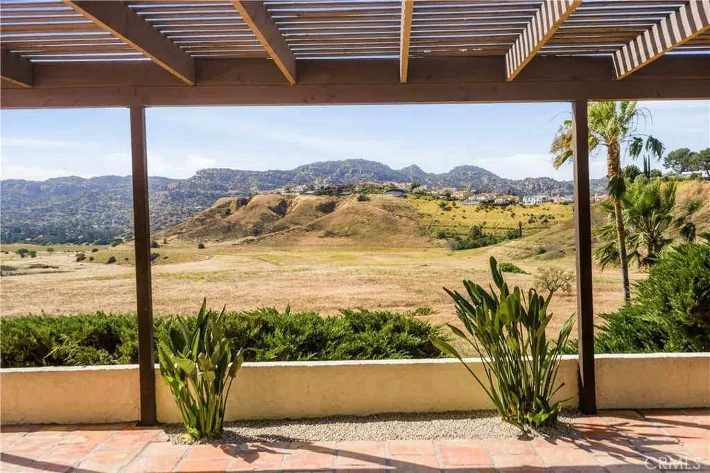 8971 Moorcroft, West Hills