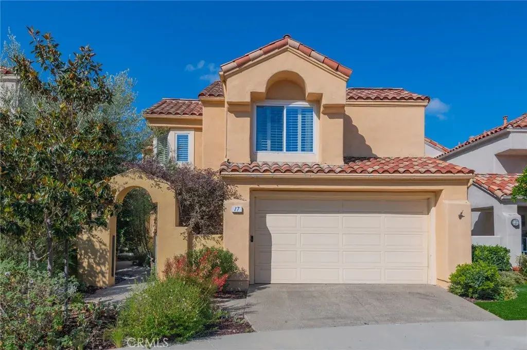 17 Las Cruces, Irvine