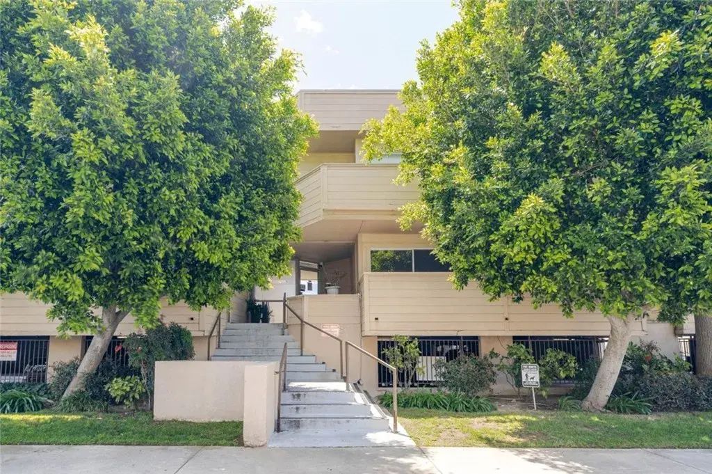 9920 Jordan Avenue 9, Chatsworth