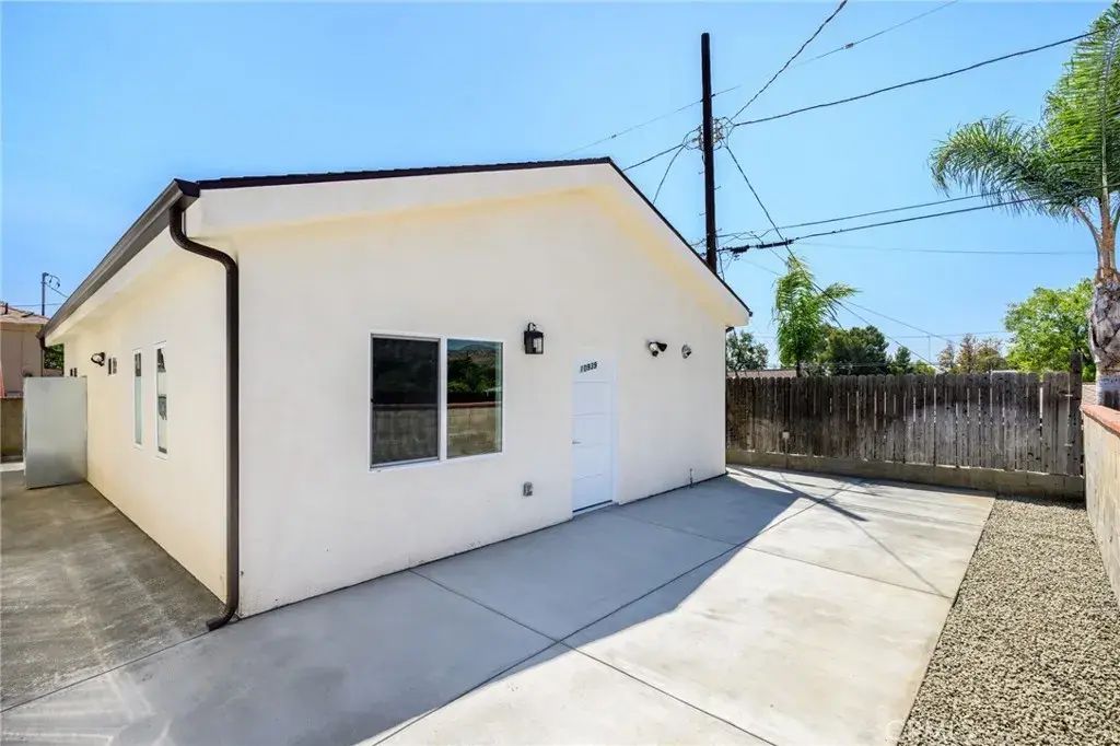 10939 Nassau Avenue, Sunland