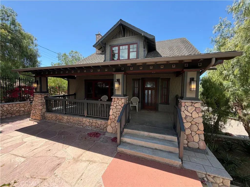1790 E Burnett, Signal Hill