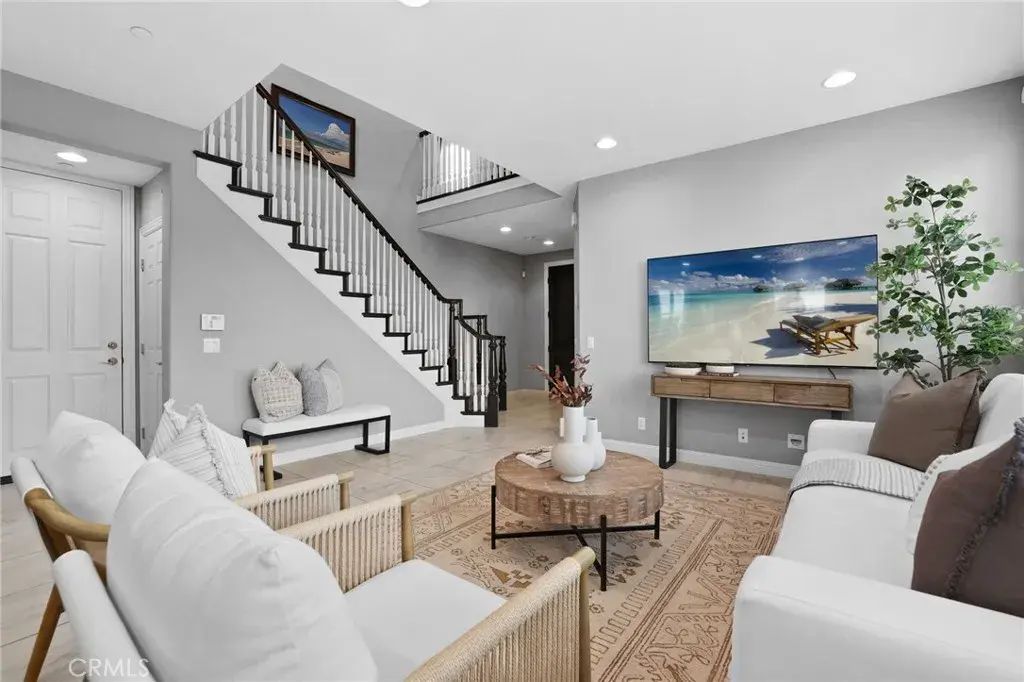 21 Lantana, Lake Forest