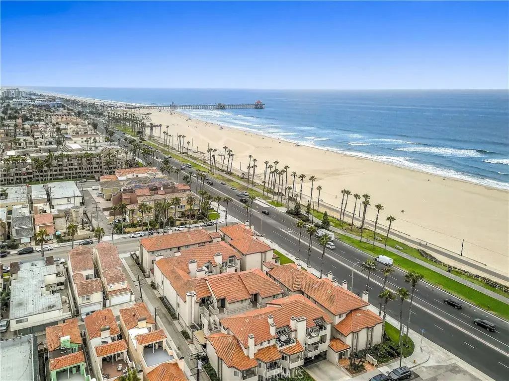 1400 Pacific Coast 305, Huntington Beach