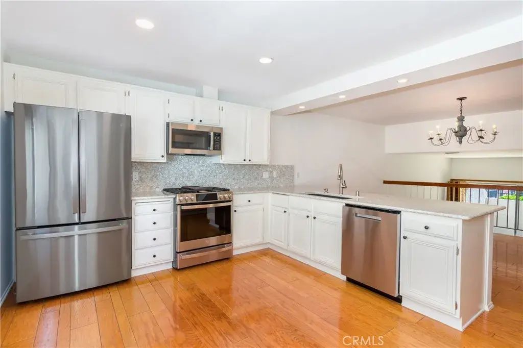 18344 Collins Street A, Tarzana
