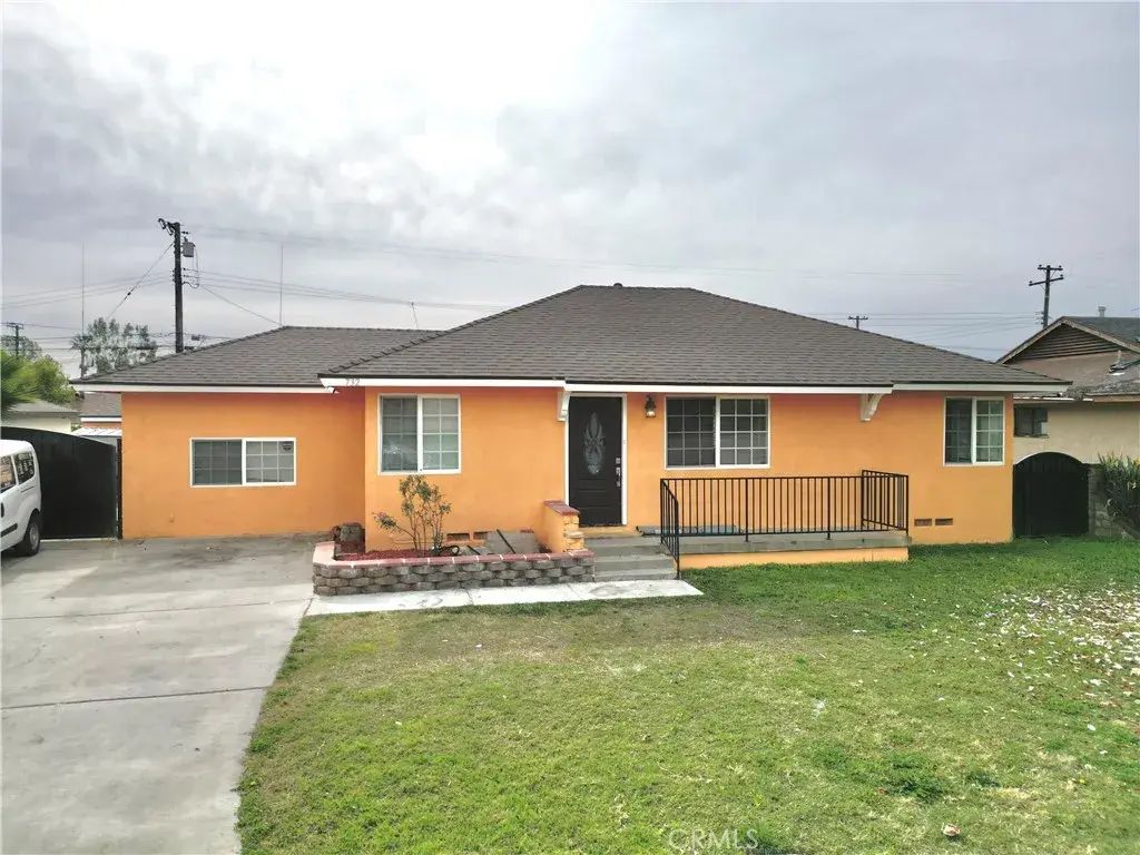 732 James, Pomona