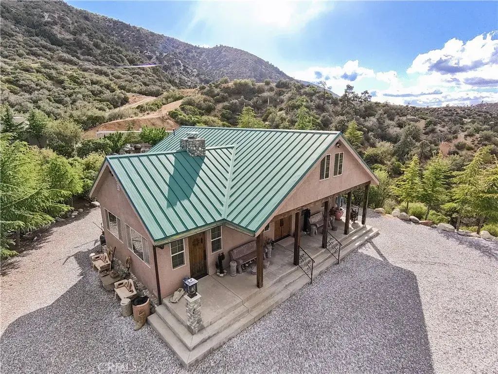 1870 Oak Springs Valley Road, Wrightwood