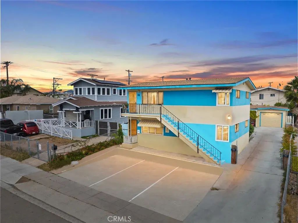 4077-#79 Winona Avenue, 