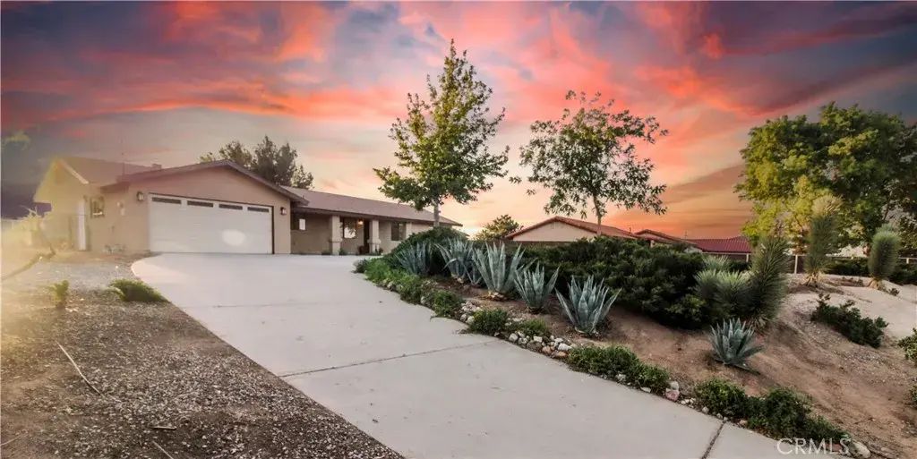 6736 Summit Valley, Hesperia