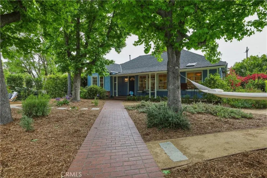 11592 Kling Street, Valley Village