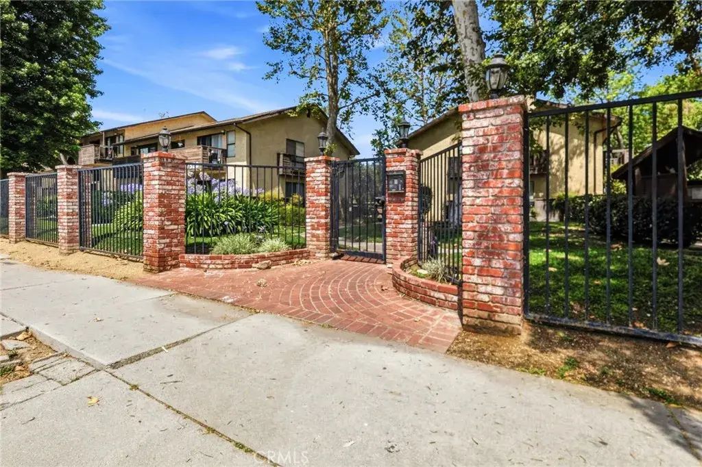 7304 Corbin Avenue J, Reseda