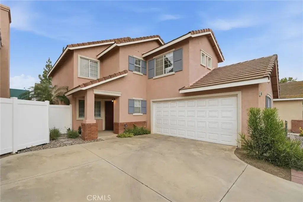 875 Bramble, Corona