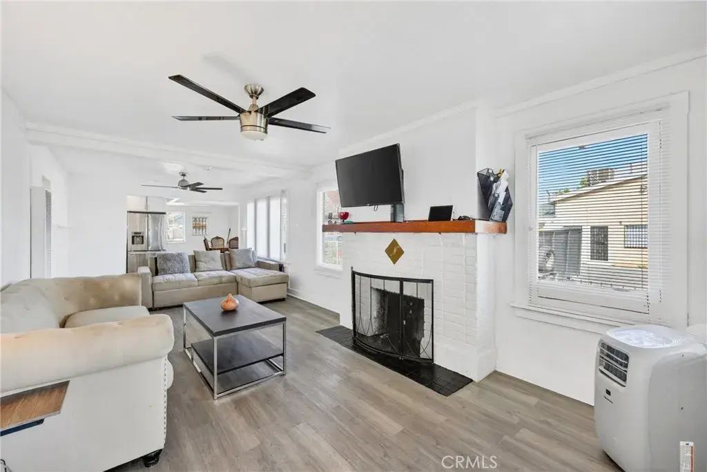 247 E 80th Street, Los Angeles