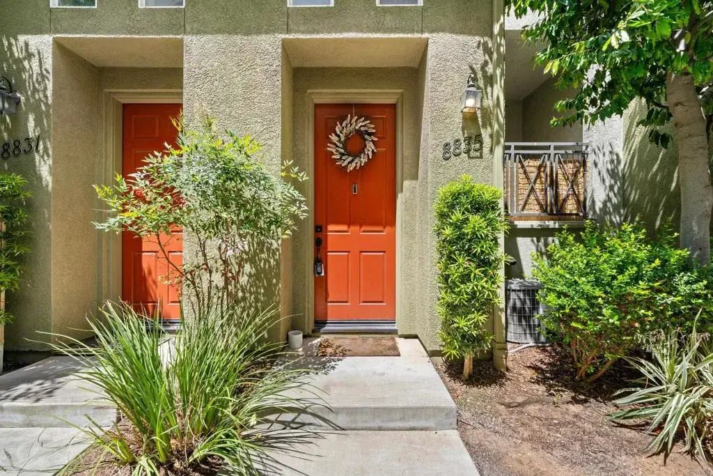 8835 Tribeca Circle, 